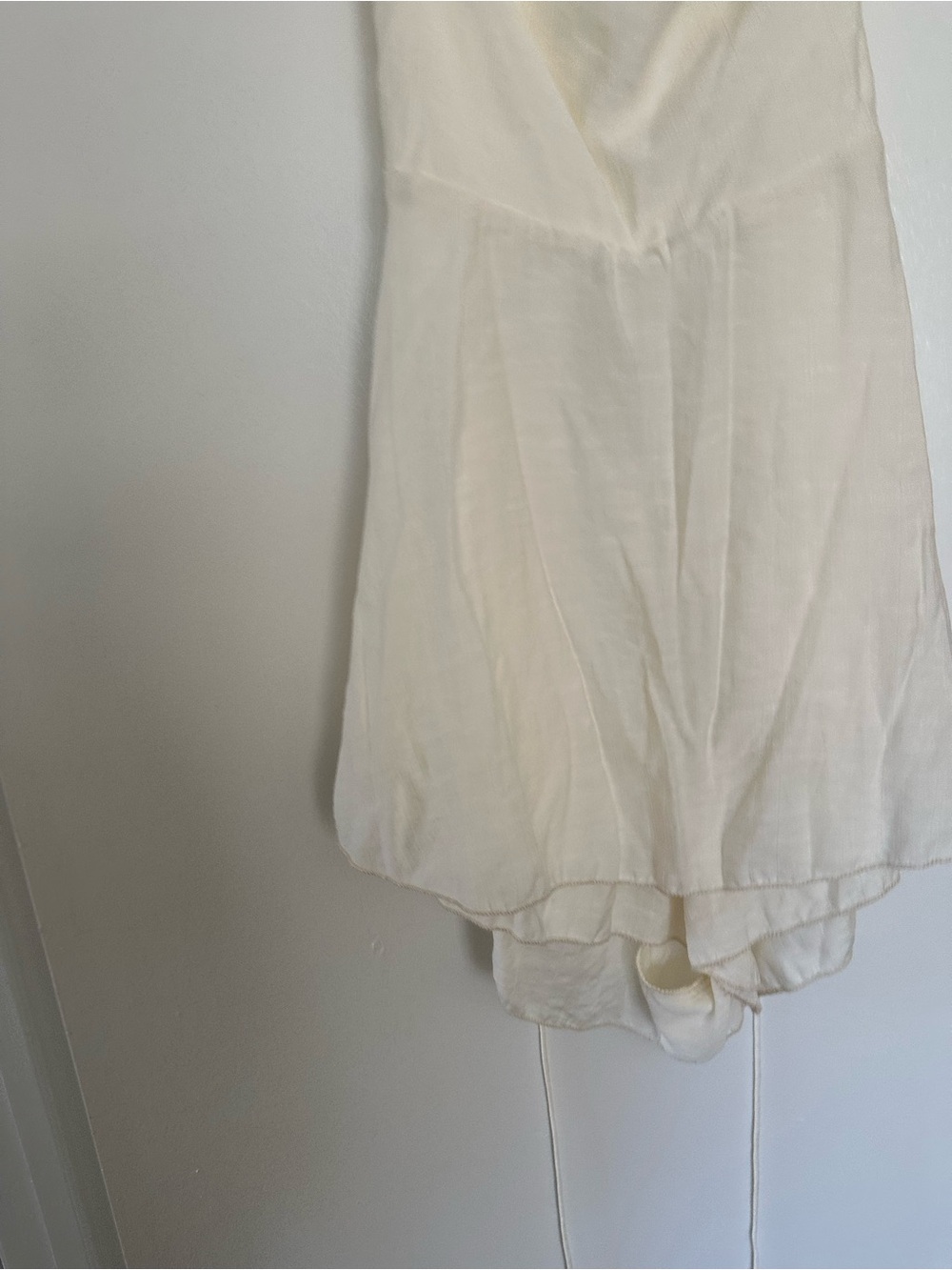 White Ruffle Mini Romper with Spaghetti Straps  | Size M - Picture 5 of 10